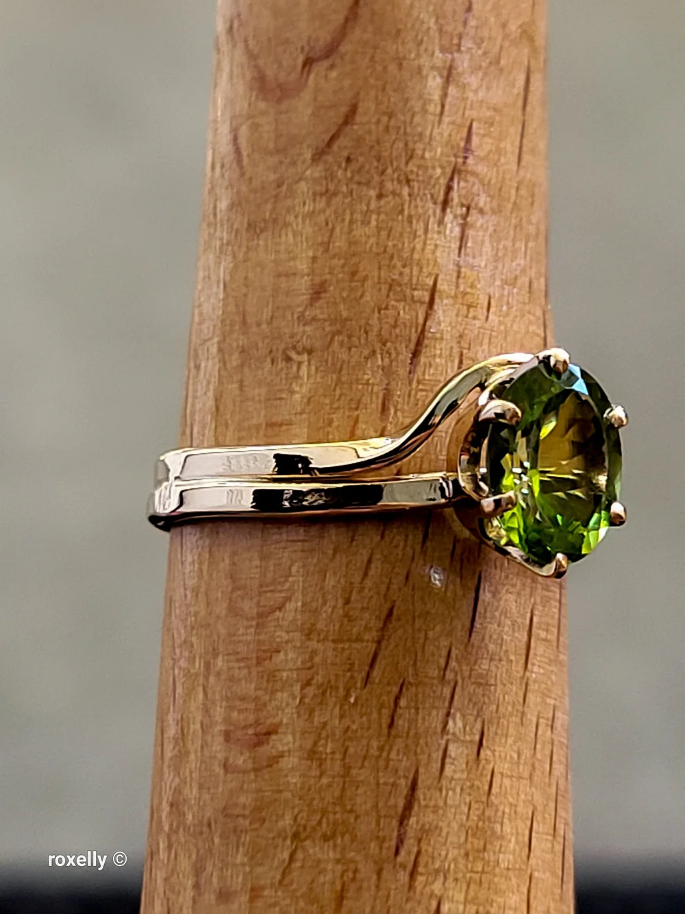 14K Yellow Gold Peridot Cocktail Ring Size 6 - Solid Gold! 👌🎁